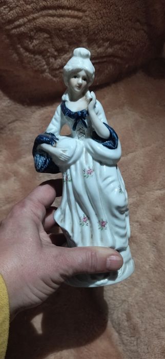 Estatueta de porcelana