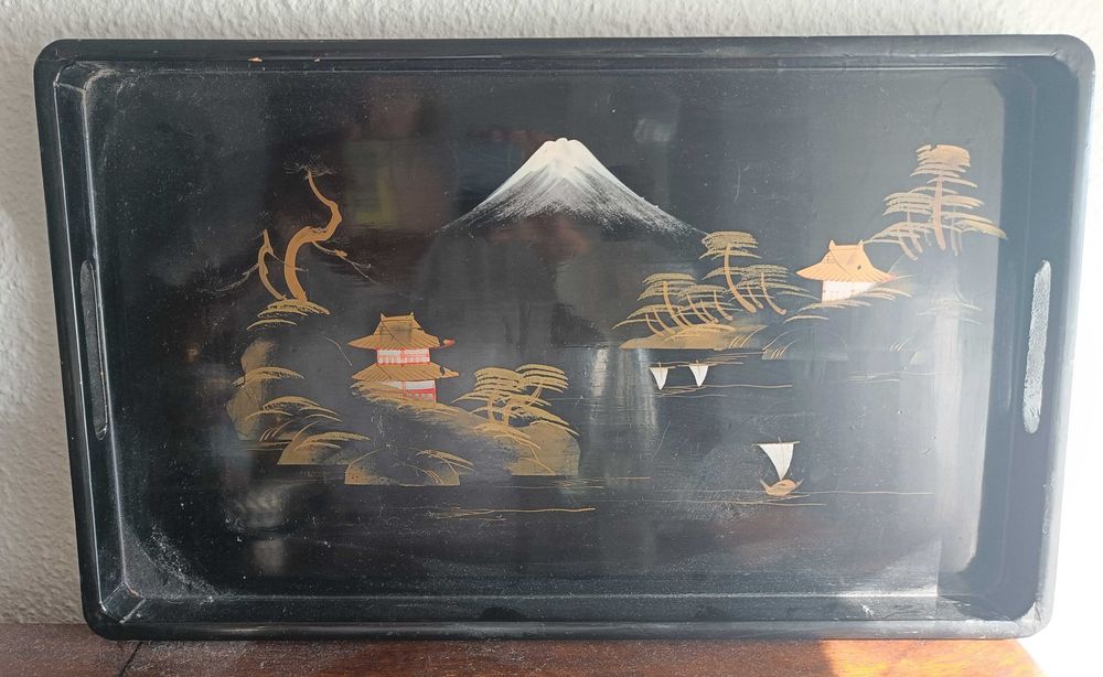 Tabuleiro Macau  antigo em laca com pinturas manuais  .