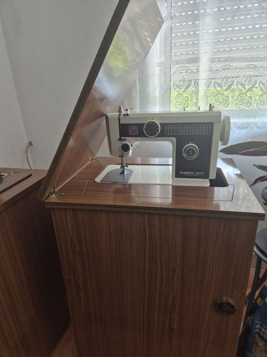 Máquina de costura Olimatic 3000 superautomática