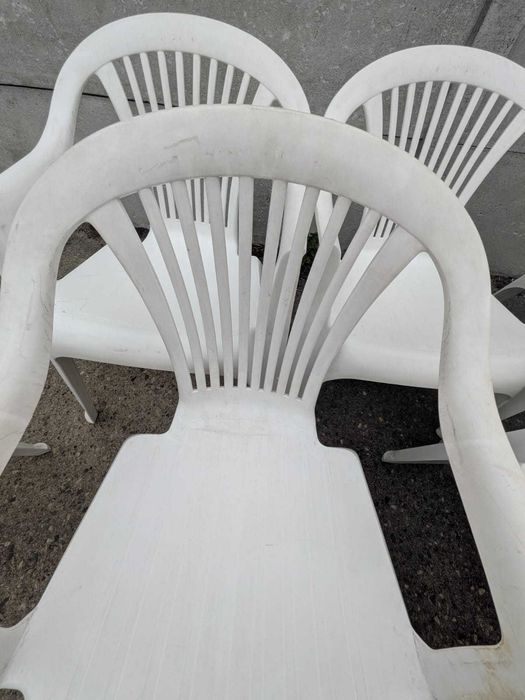 Krzesła plastikowe ogrodowe – białe