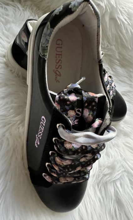 Guess czarne sneakersy Mila rozmiar 37