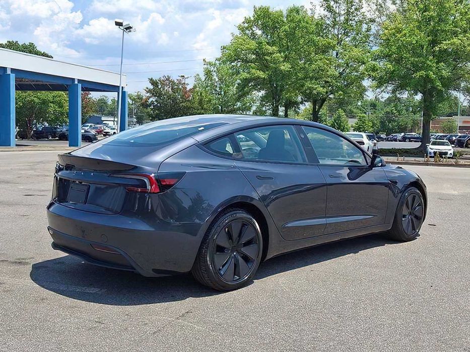 Tesla Model 3 Long Range      2025
