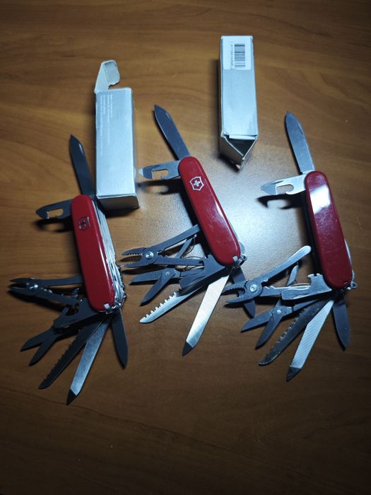 Nóż Scyzoryk Victorinox Handyman Red