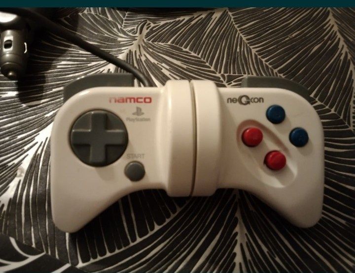 Dwa unikatowe kontrolery PS1 kompatybilne z PS2.. stan perfekcyjny