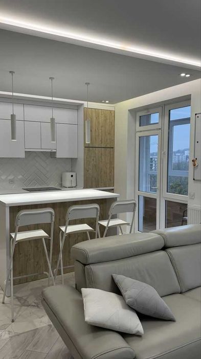 Оренда. вул. Під Голоском. Новобудова. Дизайнерський дорогий ремонт.