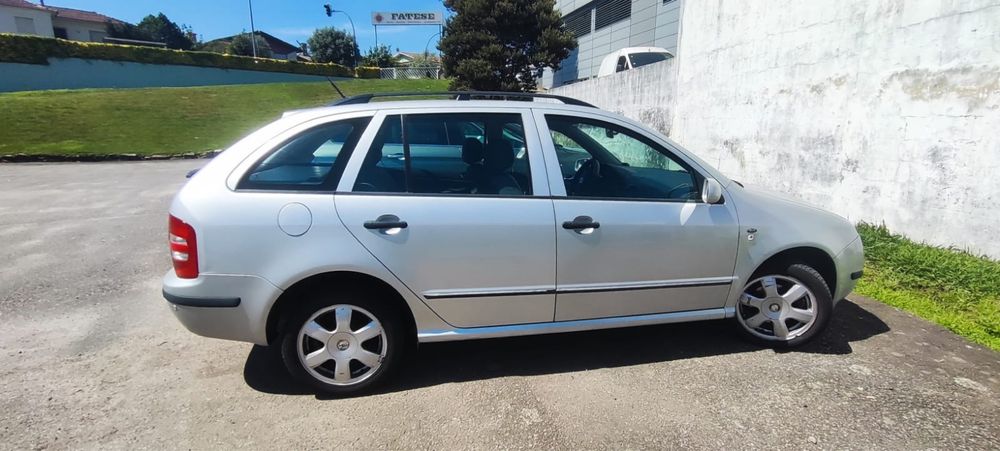 Skoda Fabia 1.4 16V | 178.000 km | Ecrã Android + Câmara | Revisão Feita
