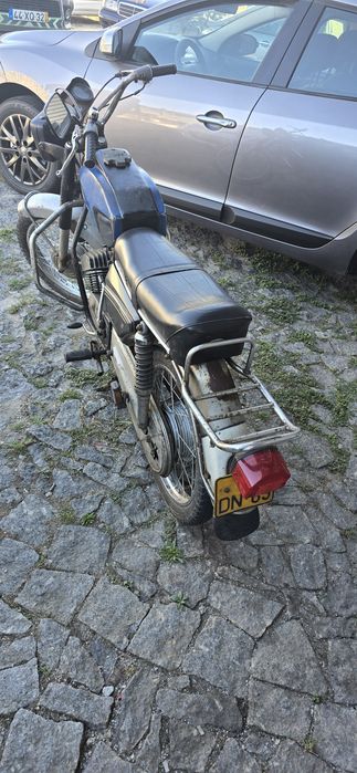 Mota Famel 111, e Motociclo CZ, 170cc, com documentos as duas