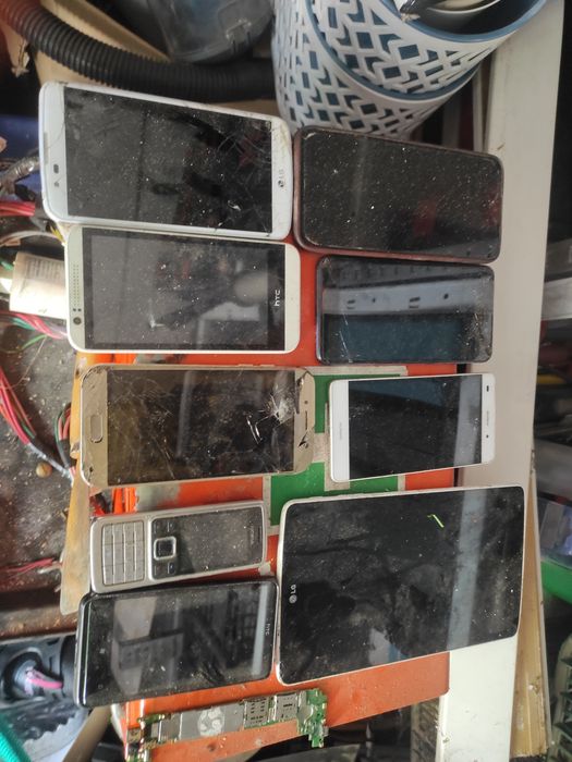 Telefony uszkodzone,tablet