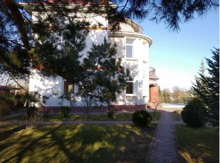 Продам просторный дом в Козине (Конча-Заспа), ул. Соловьяненко, 650 м²