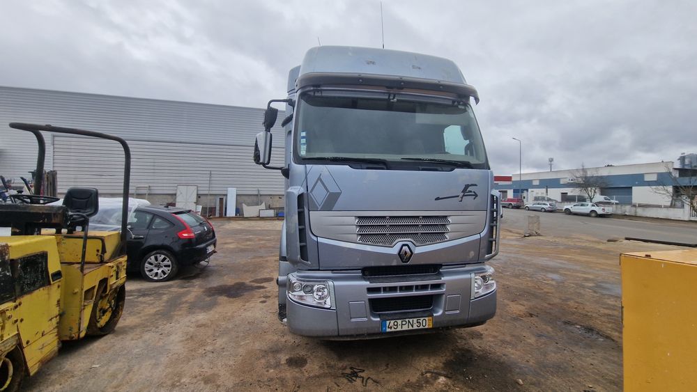 Camião Renault premium