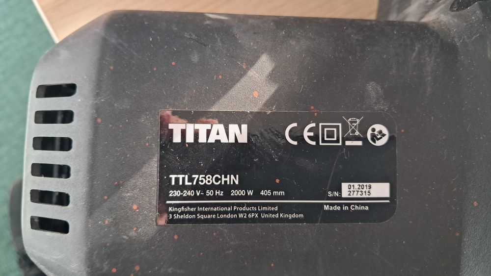 Piła łańcuchowa elektryczna.