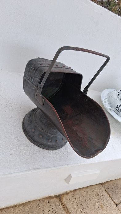 Suporte para lenha em latão