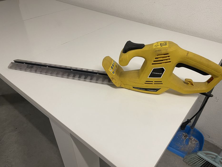 Serra eletrica corta sebes