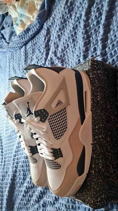 Odsprzedam buty Jordan 4 military black