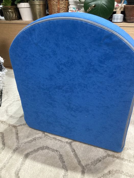 Fotel z pianki dla dziecka