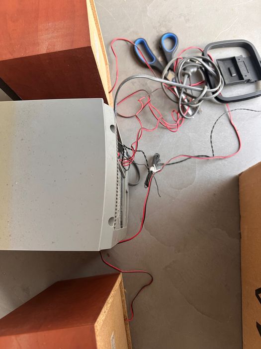 Rádio e 2 Colunas Sony em bom estado