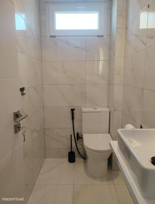 Quarto - localizado em Amadora Lisbon