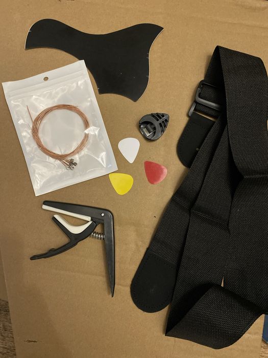 Продам гітару з набором!!