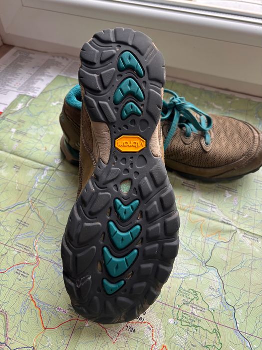 Трекінгові літні кросівки Teva