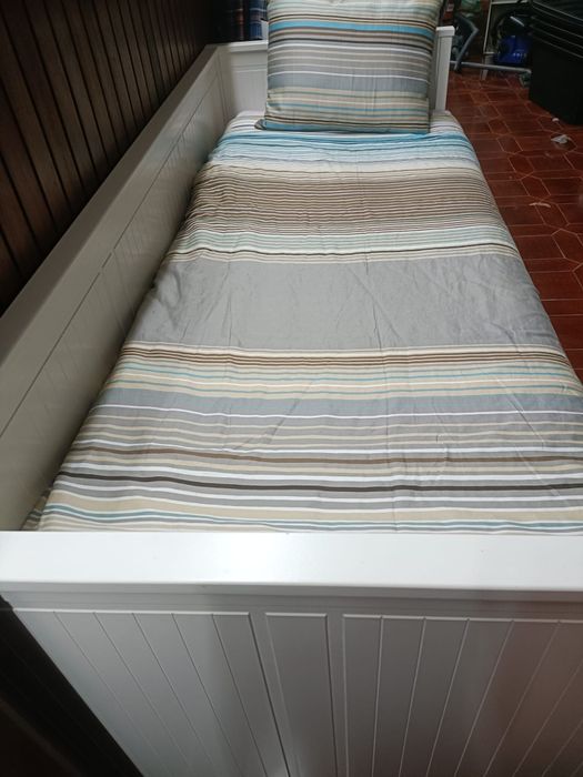 Cama de solteiro com colchão