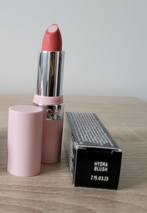 Hydramatic matowa szminka z kwasem hialuronowym Hydra Blush Avon