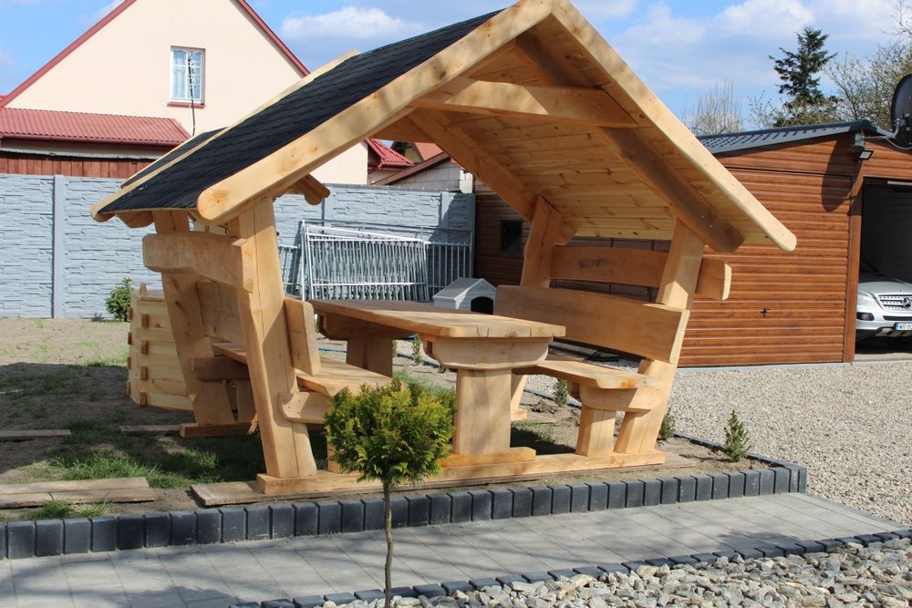 Altana,Domek goralski, meble ogrodowe, stol, lawka
