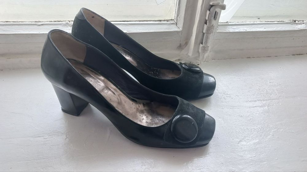 Продам жіноче взуття (гортайте карусель)