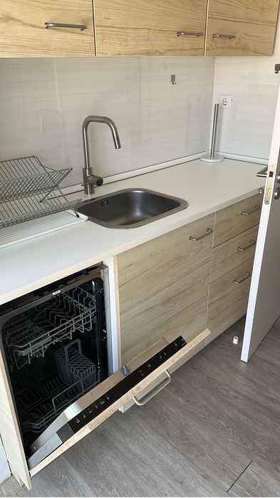 Aluga-se apartamento