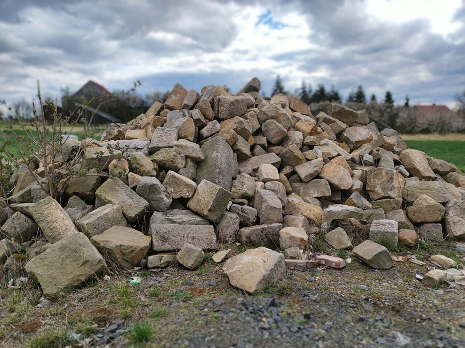 Piaskowiec z rozbiórki