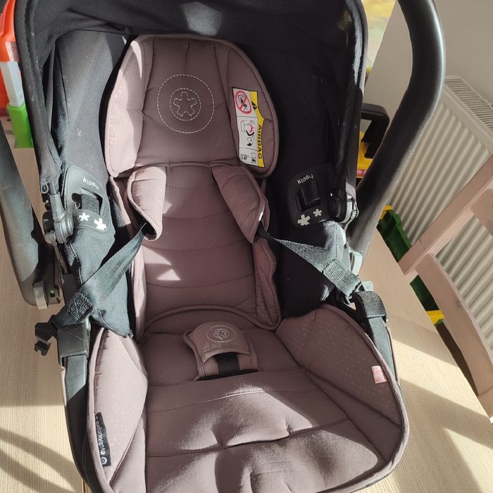 Rozkładany do leżenia fotelik Kiddy Evolution pro 2 0-13 kg