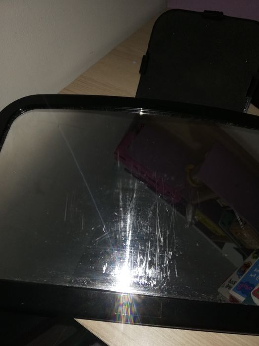 Lusterko do obserwacji dziecka w aucie