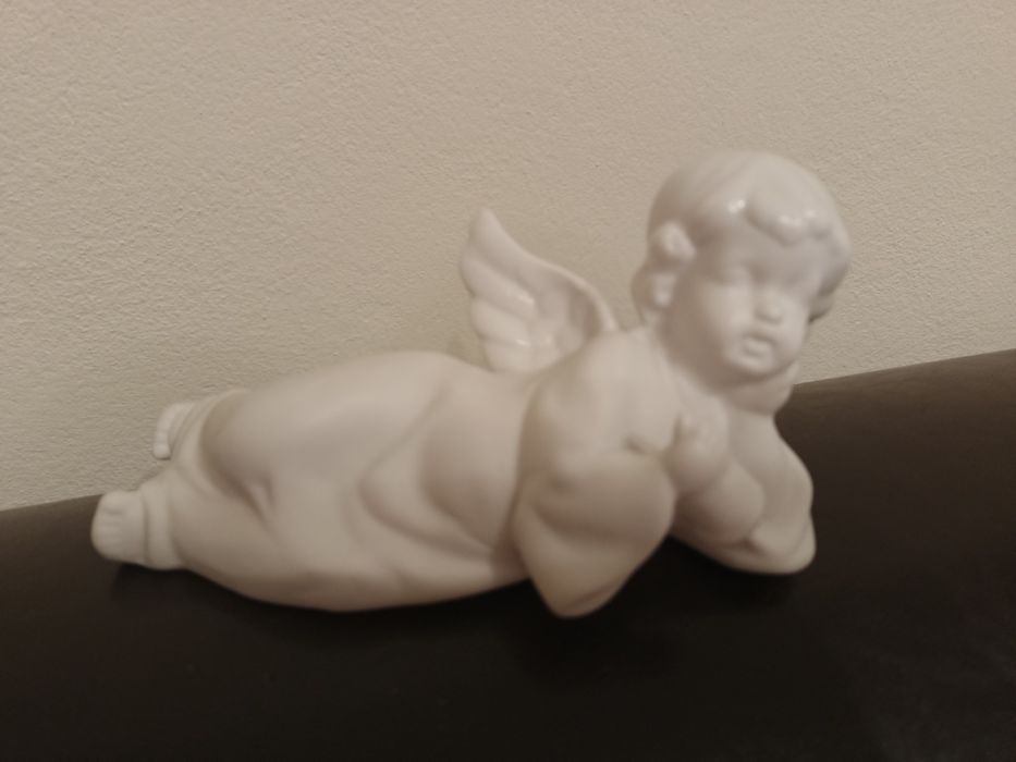 Piękna figurka anioł