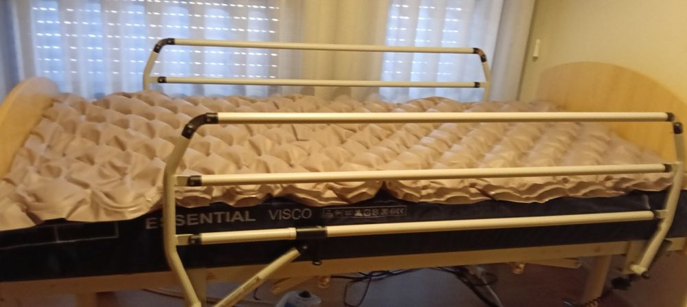 Cama elétrica em excelente estado