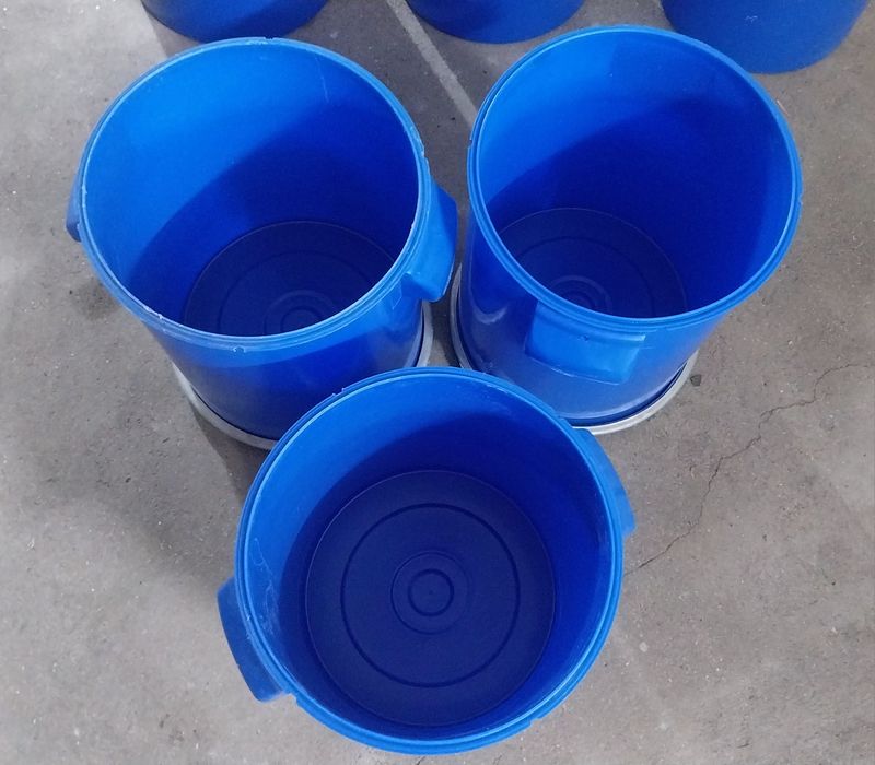 Bidões 25L como novos c/ tampa e aro de metal