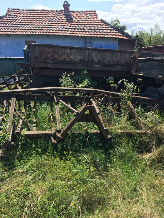 Продам причепи до тракторів у гарному стані.