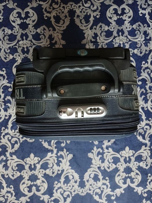 Чемодан маленький