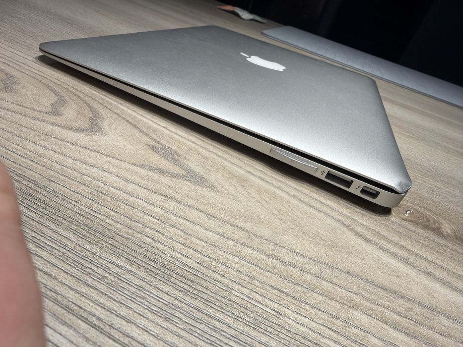 Macbook Air Apple 8GB 42 cykle !