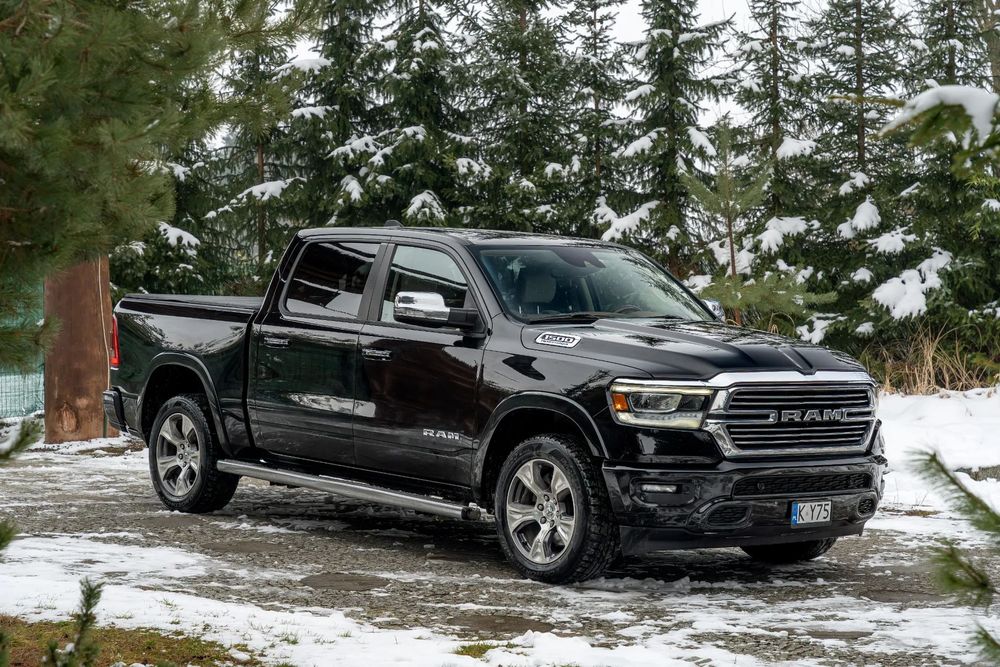 RAM 1500 Laramie CrewCab / 5.7 V8 HEMI eTorque / 4x4 / Bogata Opcja / Faktura