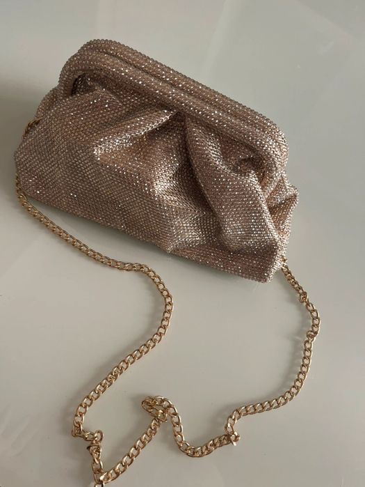 Clutch dourada com alça