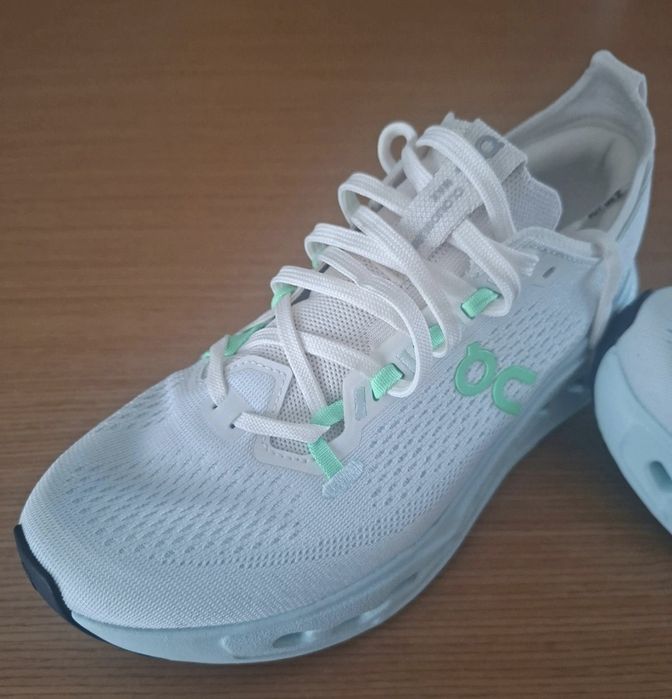 Tenis de corrida on cloudsurfer max