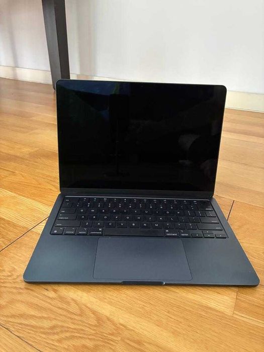 MacBook Air M2 13” 8GB 256GB – Excelente estado
