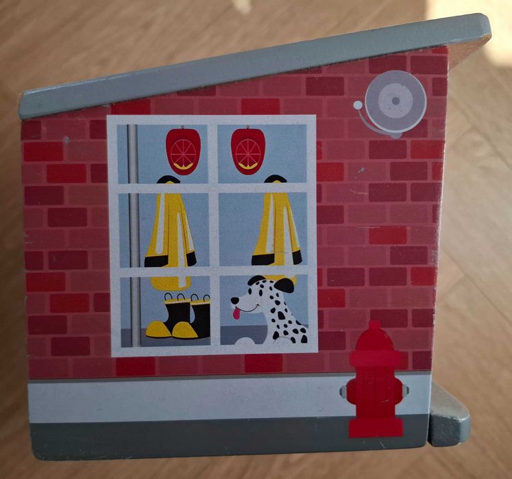 Melissa & Doug Drewniany Garaż z Kluczykami i Pojazdami Ratunkowymi - STAN BARDZO DOBRY+!