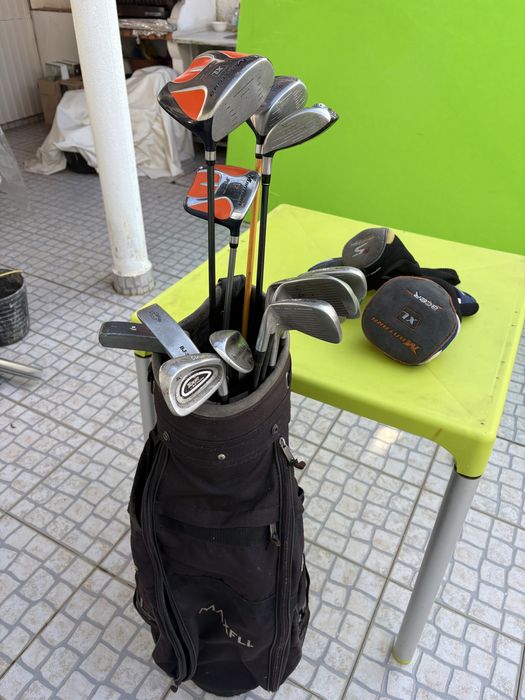 Tacos de golfe com saco transporte em bom estado