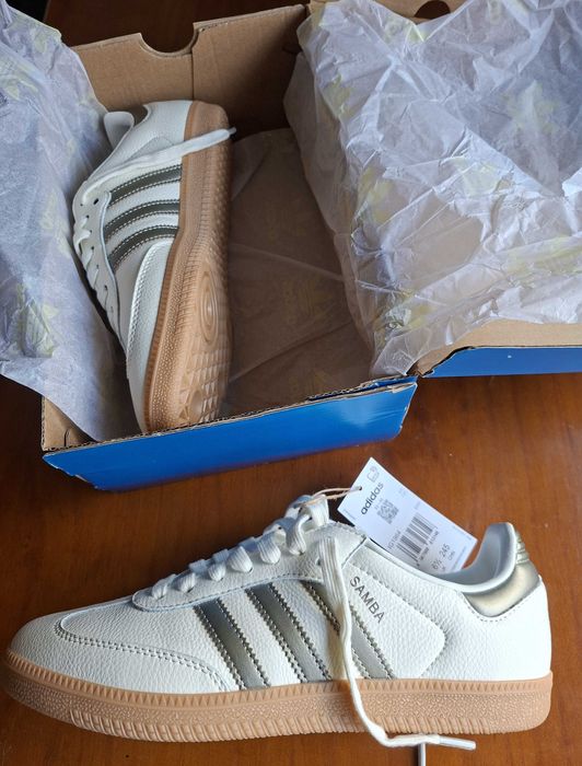 Sapatilhas casual unissexo Adidas Samba OG em branco, tamanho 40.