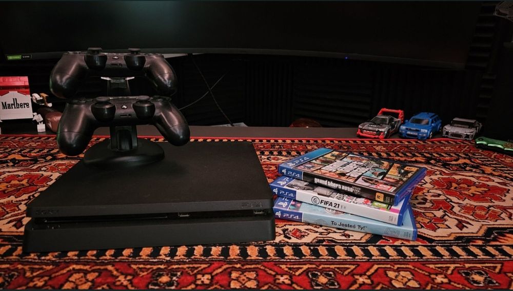 Konsola PlayStation 4