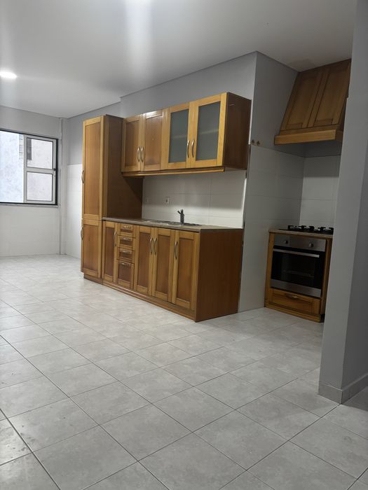 Alugo ao quarto , 4 quartos