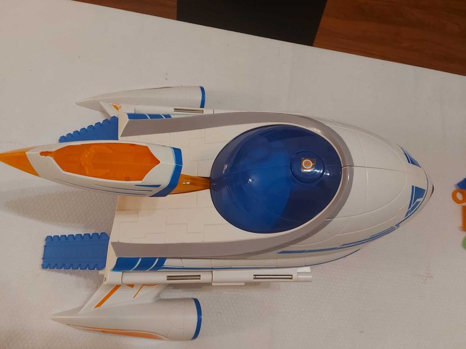 Miles from the Future Series: Spaceship + 2 Characters64564244024961121