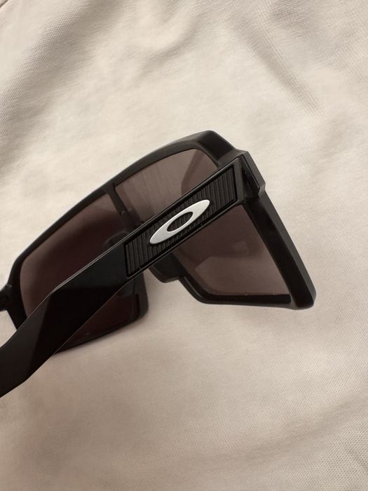 Oakley Sutro Black