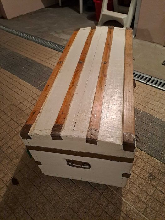 Arca madeira restaurada Vintage