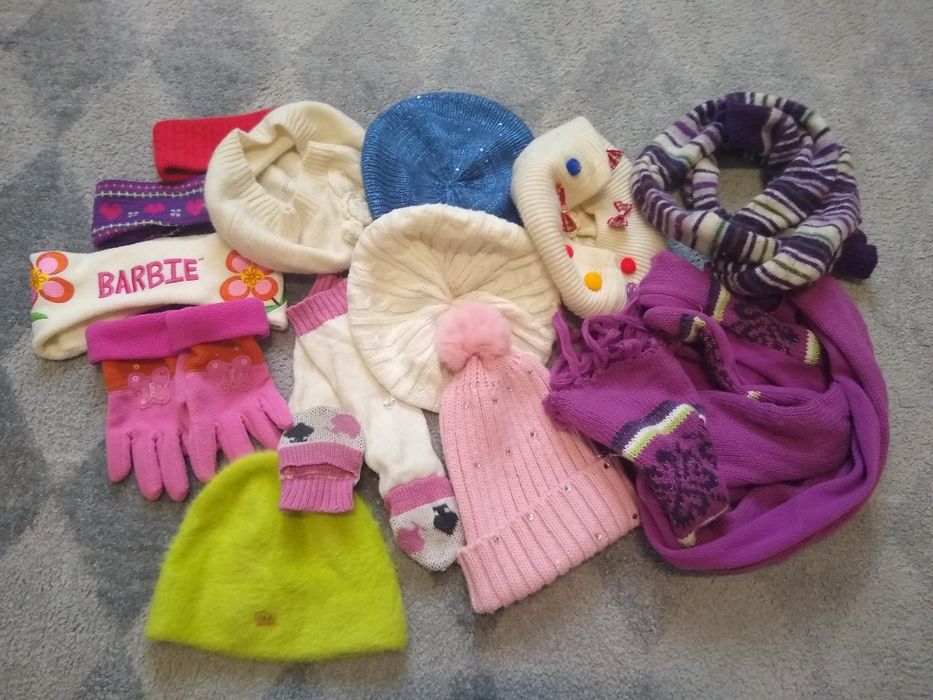 Шапочки, беретики, повязки, шарфики, перчатки для девочки 8-10лет,13шт